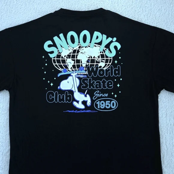Peanuts🥜 "Snoopy's World🌎 Skate🛹 Club" Graphic Tee👕 - NWOT - Picture 12 of 14